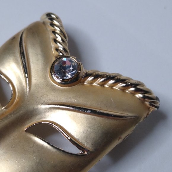Vintage Decorative Metal Mask Brooch - Picture 8 of 13